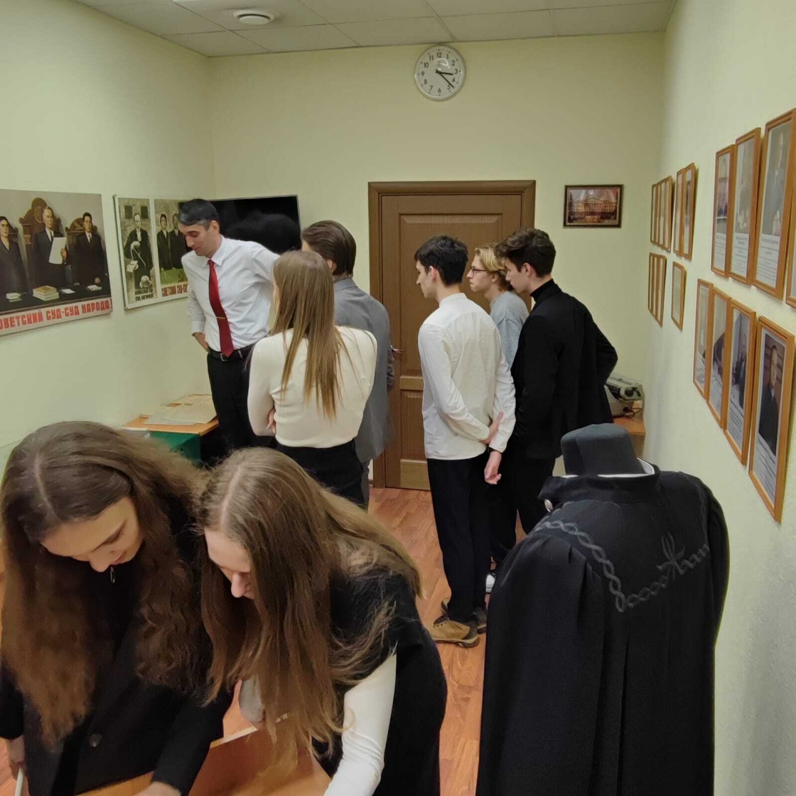 16 ноября 2022 года студенты первого курса посетили Невский районный суд г. Санкт-Петербурга